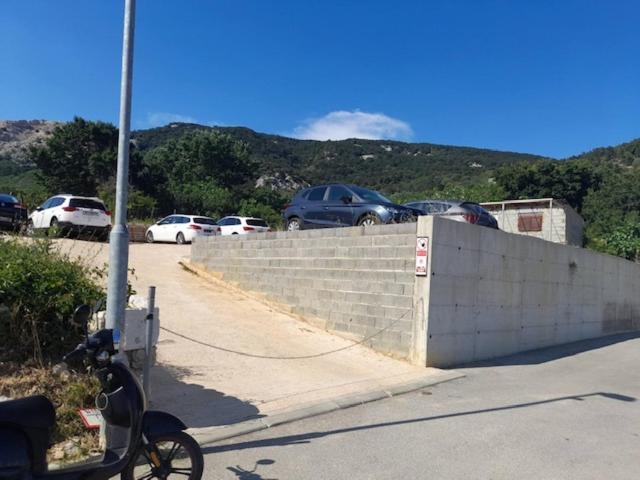 Ulica Dvori Narca 12 Apartment 4+2 Per. Baska  Bagian luar foto