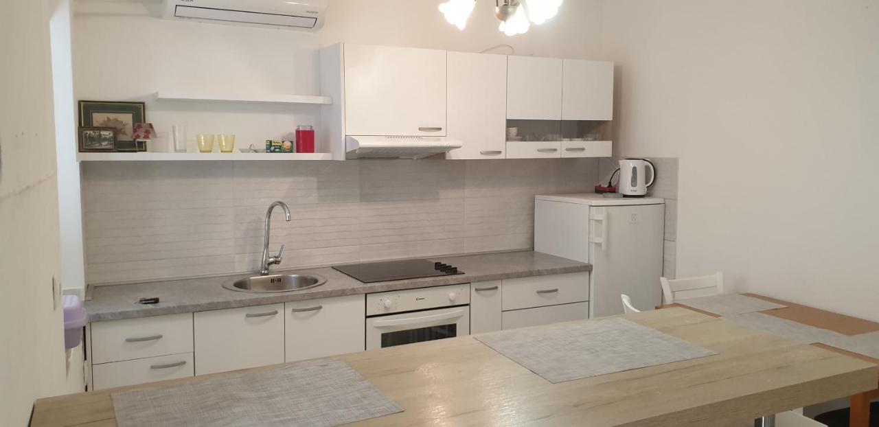 Ulica Dvori Narca 12 Apartment 4+2 Per. Baska  Bagian luar foto